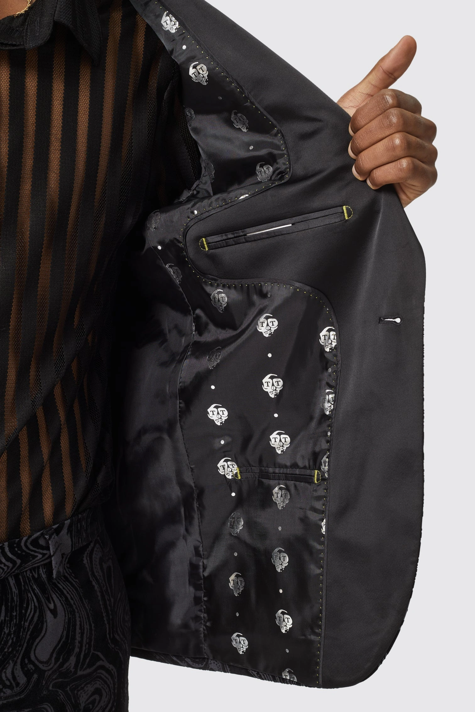 Schlanke schwarze Angelou Jacke – Eleganz & Stil für jeden Mann.